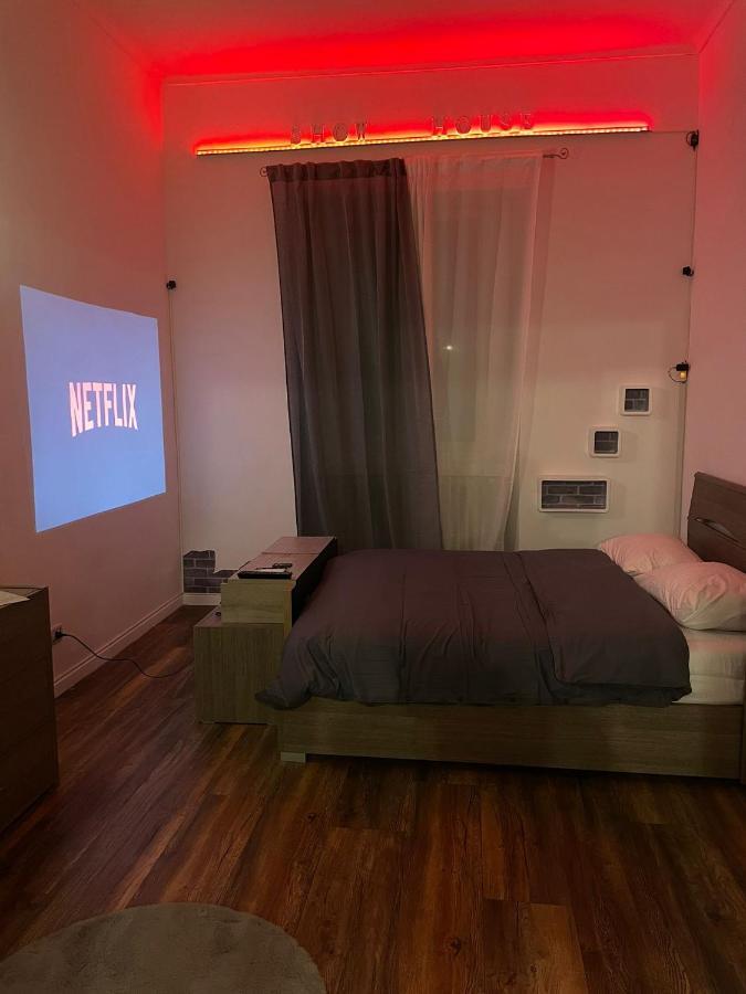 Show House Turyn Zewnętrze zdjęcie