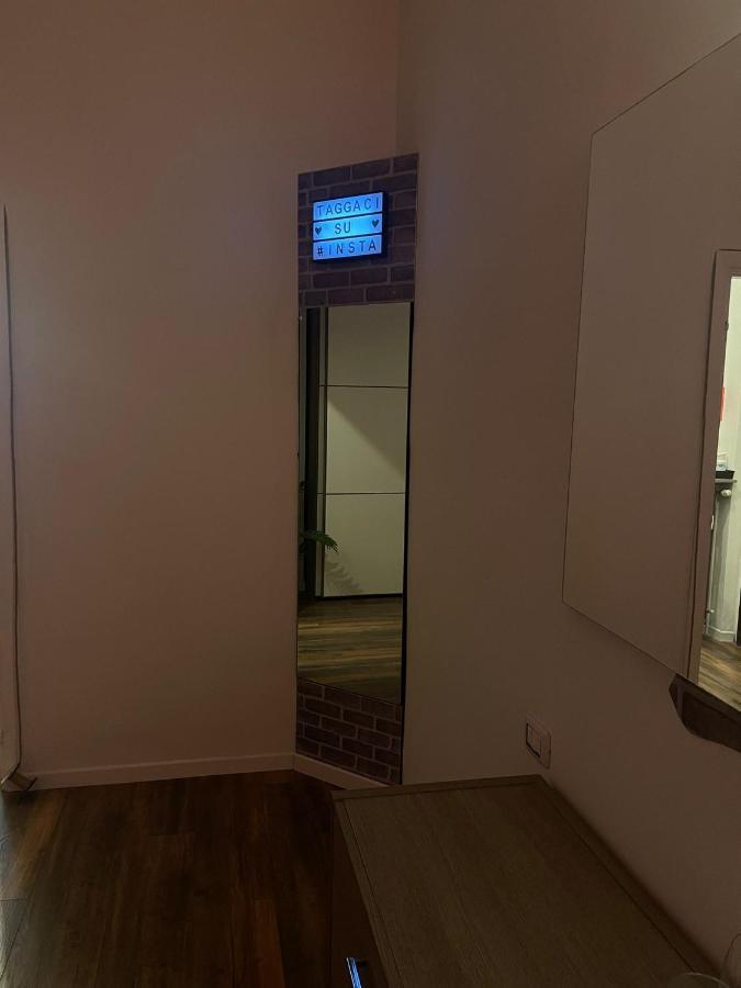 Show House Turyn Zewnętrze zdjęcie