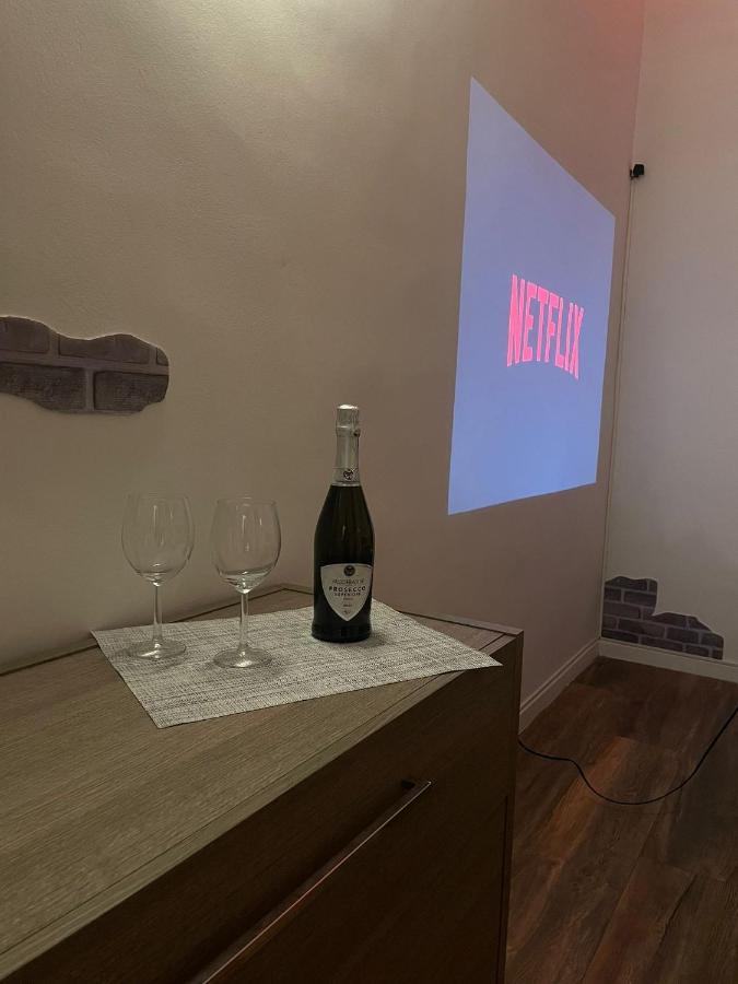 Show House Turyn Zewnętrze zdjęcie